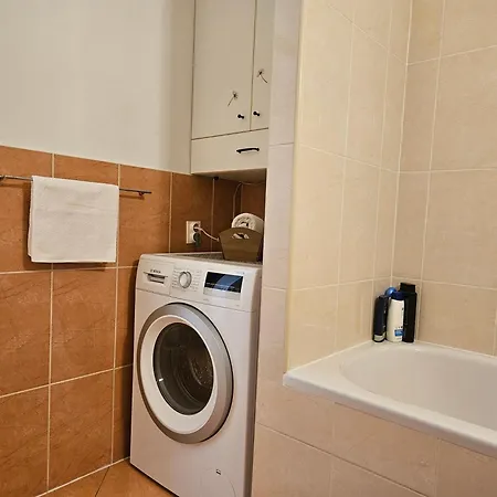 Romana With A Spacious Terrace * 斯普利特