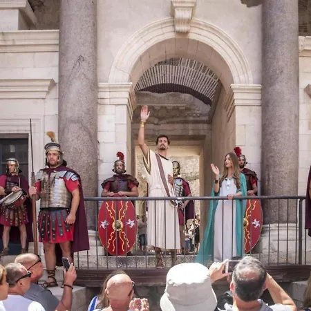 Lägenhet Romana With A Spacious Terrace