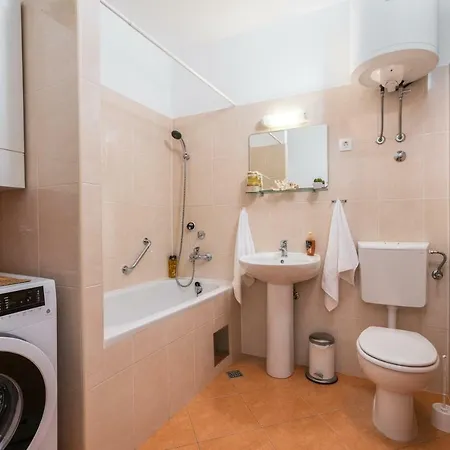 Lägenhet Romana With A Spacious Terrace Split