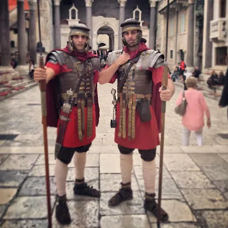 Romana With A Spacious Terrace Lägenhet