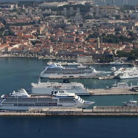 Romana With A Spacious Terrace