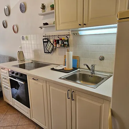 Romana With A Spacious Terrace Apartamento Split