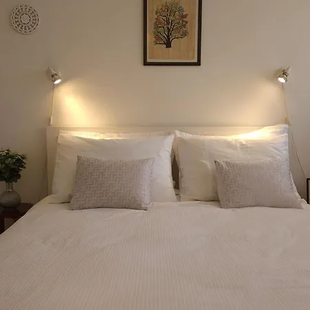 Romana With A Spacious Terrace Apartamento