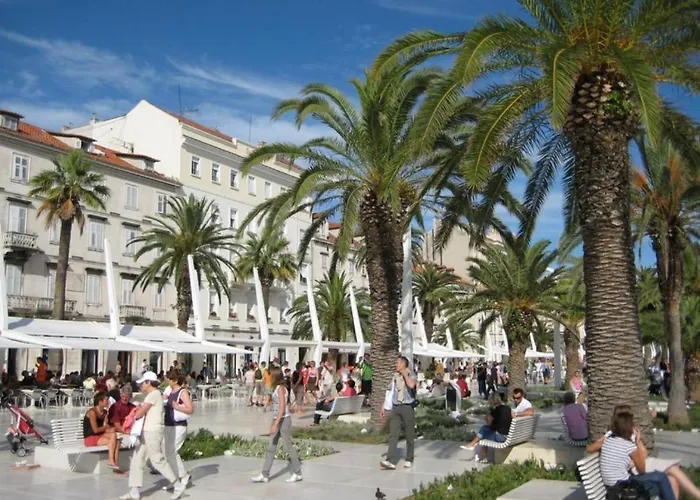 Romana With A Spacious Terrace Appartement Split