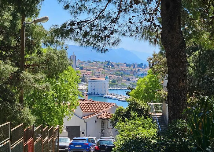 Appartement Romana With A Spacious Terrace Split