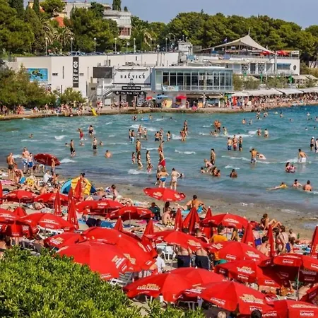 Romana With A Spacious Terrace Apartamento Split