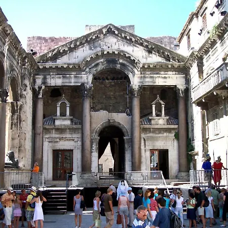 Apartamento Romana With A Spacious Terrace